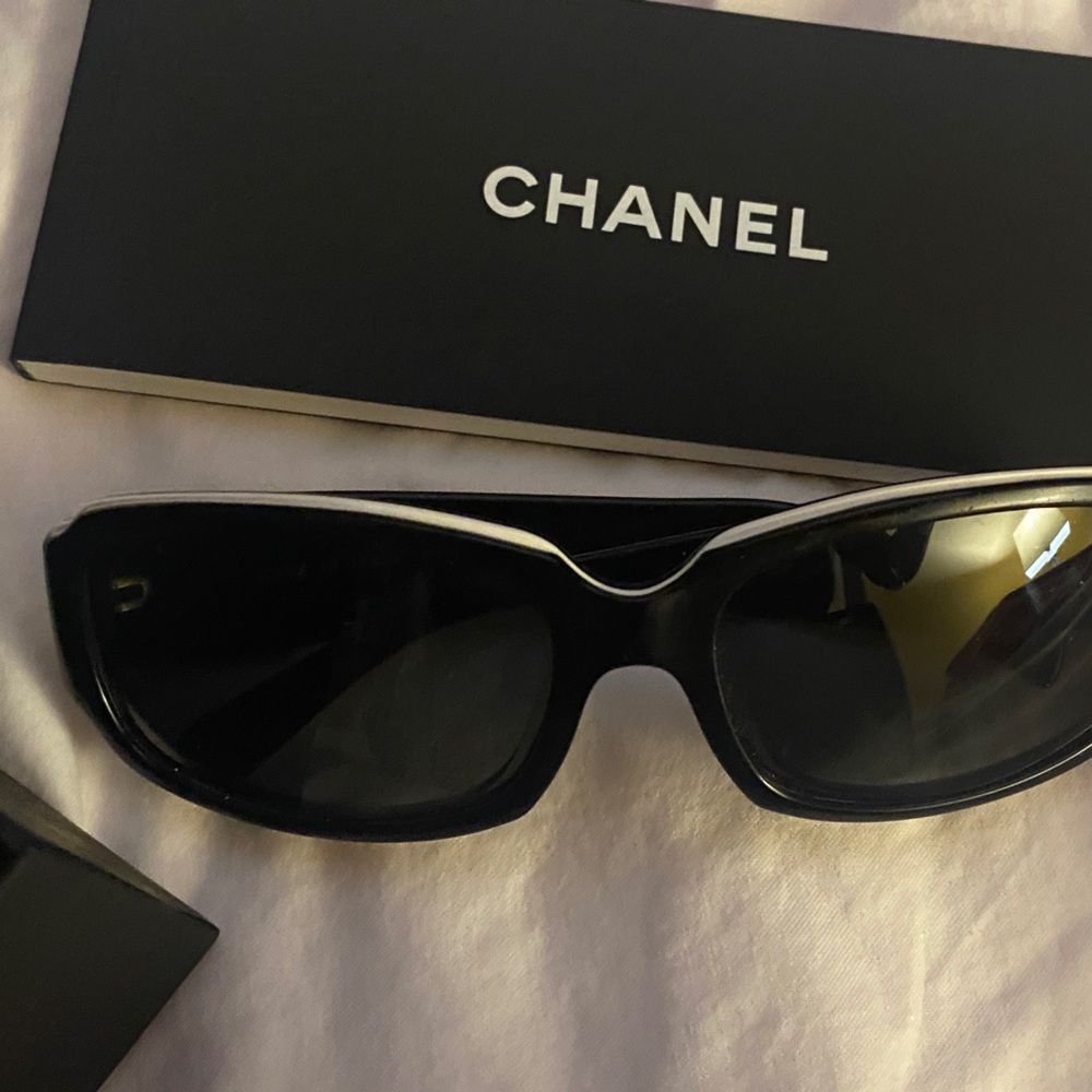 Authentic Chanel Elegant Black Sunglasses